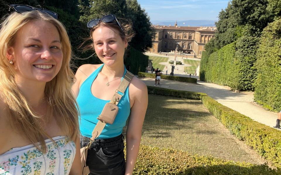 Maddi Howell at Boboli Gardens with her friend Carrie