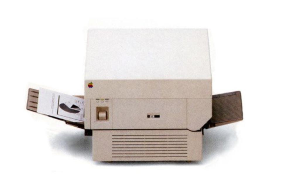 <p>La Apple LaserWriter, lanzada en 1985, fue una de las primeras impresoras láser disponibles en el mercado. Contaba con la ventaja de que era compatible con una docena de ordenadores de la compañía de Cupertino y costaba 6.995 dólares (6.219 euros). (Foto: <a rel="nofollow noopener" href="http://commons.wikimedia.org/wiki/File:Laserwriter.jpg" target="_blank" data-ylk="slk:Wikimedia Commons;elm:context_link;itc:0;sec:content-canvas" class="link ">Wikimedia Commons</a> / Apple / <a rel="nofollow noopener" href="http://creativecommons.org/publicdomain/zero/1.0/deed.en" target="_blank" data-ylk="slk:CC0 1.0;elm:context_link;itc:0;sec:content-canvas" class="link ">CC0 1.0</a>). </p>