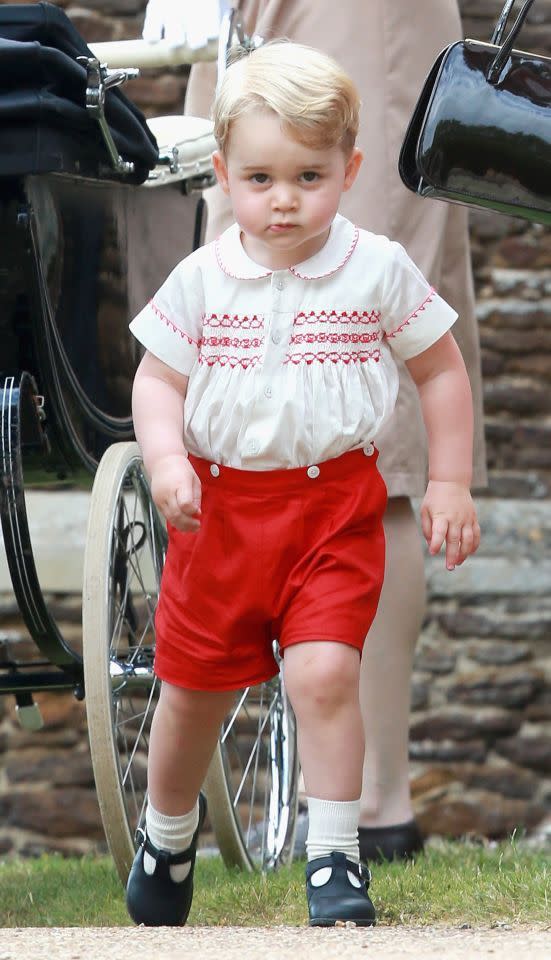 Le bambin portait une tenue basée sur celle que portait le prince William lorsqu'il a rencontré le prince Harry pour la première fois, plus de 30 ans auparavant. 