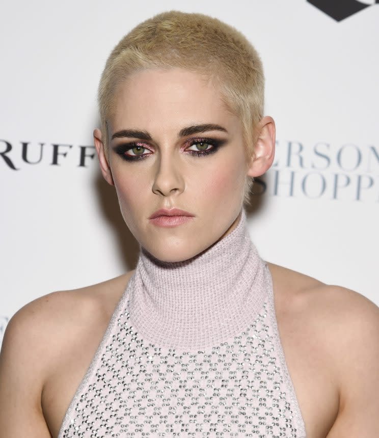 <i>The actress chose a pink-tinged smokey eye [Photo: AP]</i>