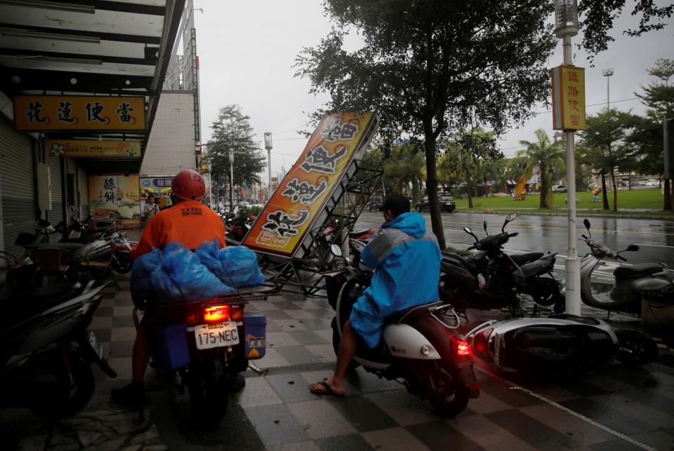 Typhoon Megi hits eastern China and Taiwan