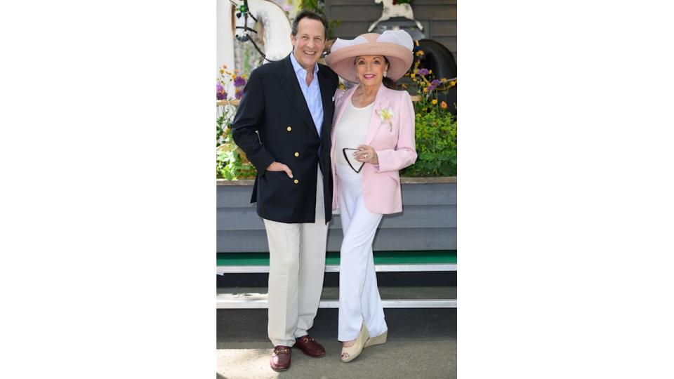 couple at chelsea flower show 