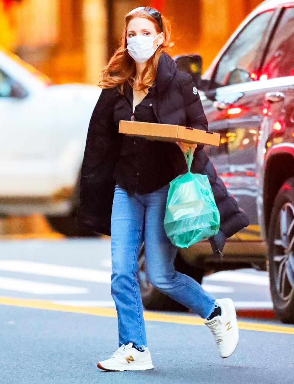 <p>Jessica Chastain carries a large to-go food order while out on Thanksgiving in N.Y.C.</p>