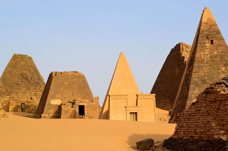 <p>Excavations in the late 1980s and early 1990s <a href="https://www.britannica.com/topic/Pyramids-of-Giza" rel="nofollow noopener" target="_blank" data-ylk="slk:revealed;elm:context_link;itc:0;sec:content-canvas" class="link ">revealed</a> a small district was built around the Great Pyramids' site in Giza. This area served the laborers and had bakeries, stores, and shallow tombs.</p>