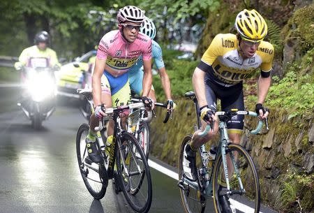 Tinkoff-Saxo rider Alberto Contador of Spain (L) climbs during the 174 Km (108 miles) 16th stage of the 98th Giro d'Italia (Tour of Italy) cycling race from Pinzolo to Aprica , Italy, May 26, 2015. REUTERS/LaPresse/Fabio Ferrari