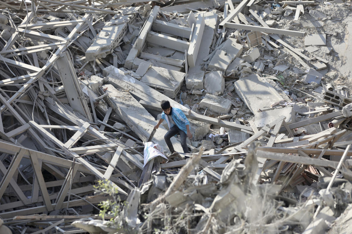 W izraelskich nalotach zginęło 44 Palestyńczyków w Rafah po tym, jak Netanjahu oznajmił, że zbliża się tam inwazja lądowa