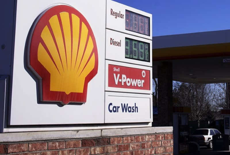 Shell gas station in Colorado. REUTERS/Rick Wilking