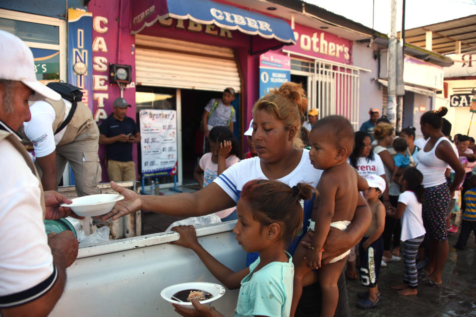 FOTOS | Migrantes toman calles de Huixtla, Chiapas, rumbo a EEUU