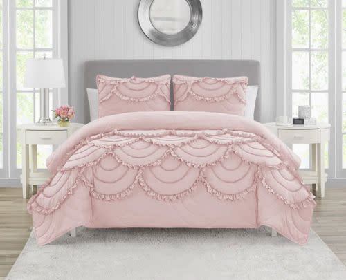 A scallop ruffle quilt and pillow shams set (45% off list price)