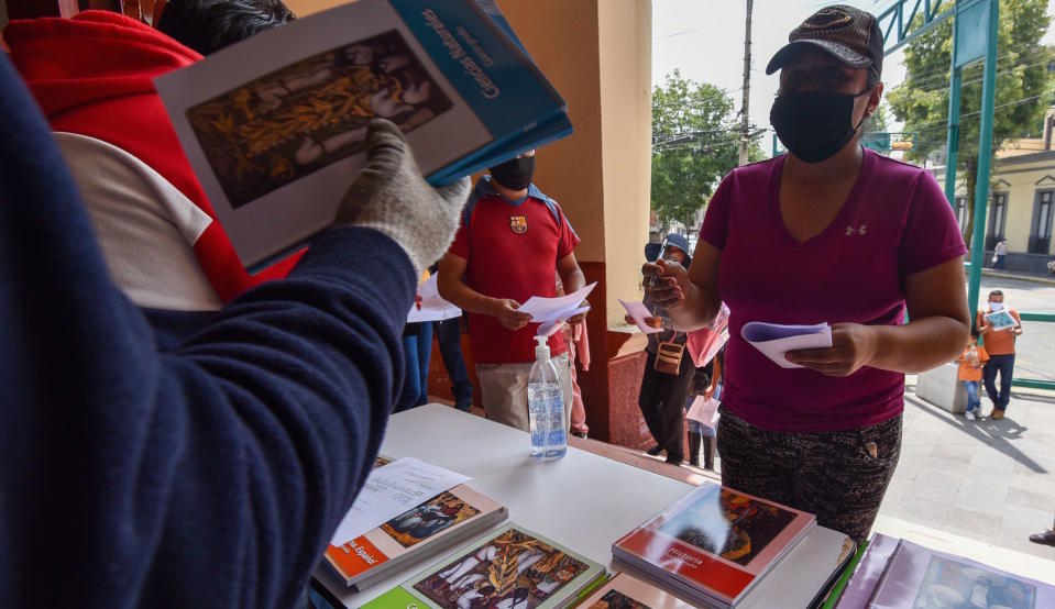 En 5 días, mil 882 personas crean contenidos de los nuevos libros de texto gratuito: SEP