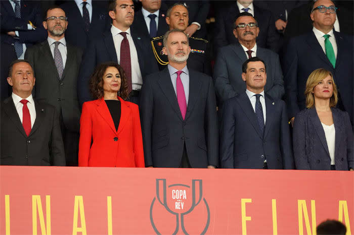 El Rey, junto al resto de autoridades en el palco de honor