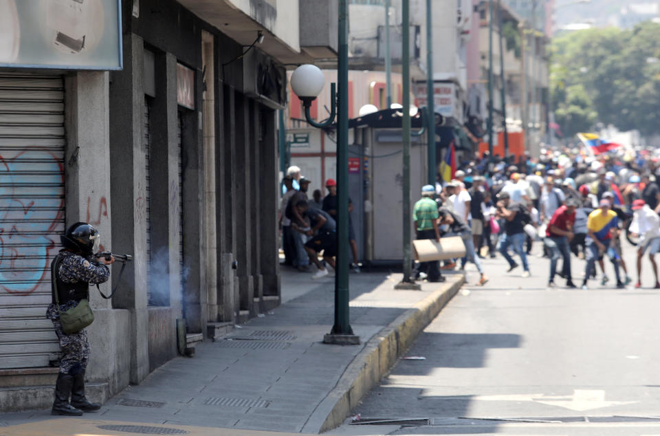 A government security forces member fires his weapon during clashes with protesters in Caracas, Venezuela April 30, 2019. (Photo: Manaure Quintero/Reuters)