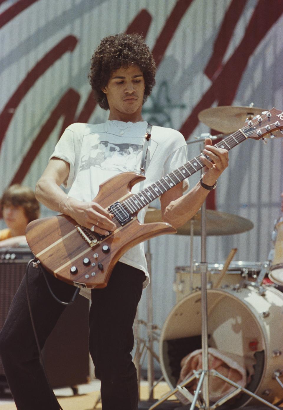 Slash plays with his first band Tidus Sloan during lunchtime at Fairfax High School on June 4, 1982 in Los Angeles. (Photo: Marc S Canter/Michael Ochs Archives/Getty Images)