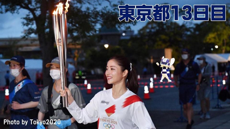石原聰美是本屆東京奧運的聖火大使，在長崎縣與東京都有現身擔任跑者。（翻攝自@tokyo2020seika）