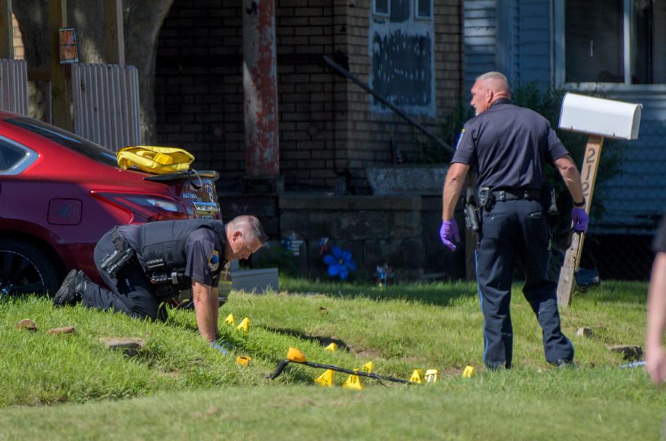 Peoria police officers search for evidence at the scene of a double shooting Thursday, Aug. 31, 2023 in the 2100 block of West Antoinette Street in Peoria.