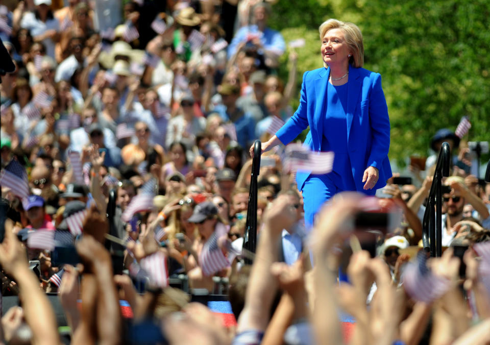 Hillary Clinton intenta mantener y ampliar la coalición de votantes que catapultó a Barack Obama a la presidencia en 2008 y en 2012, incluyendo a los votantes latinos, 67 por ciento de los cuales votaron por Obama en 2008 y 75 por ciento hizo lo propio en su reelección en 2012. 