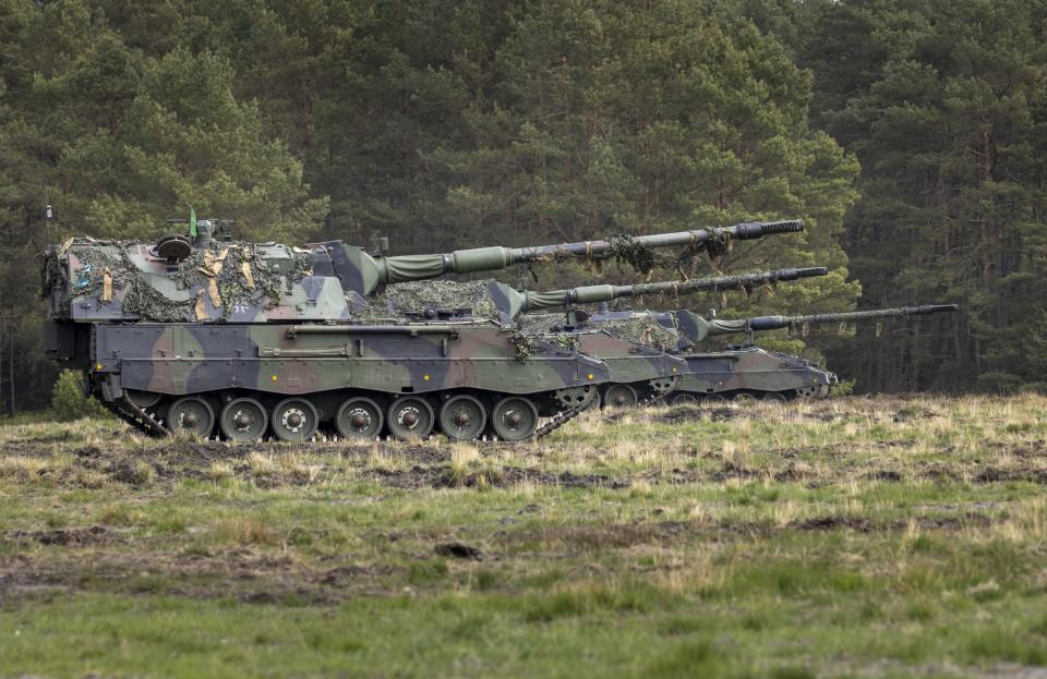 Eine Panzerhaubitze 2000 der Bundeswehr während einer Übung in der Wettiner Heide im Mai 2022. (Bild: picture alliance/photothek/Thomas Imo)