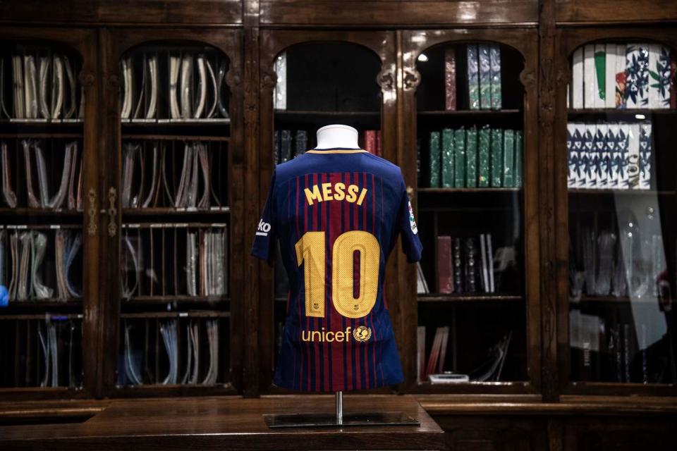 <p>In palio anche la maglia di Messi (foto: LaPresse) </p>