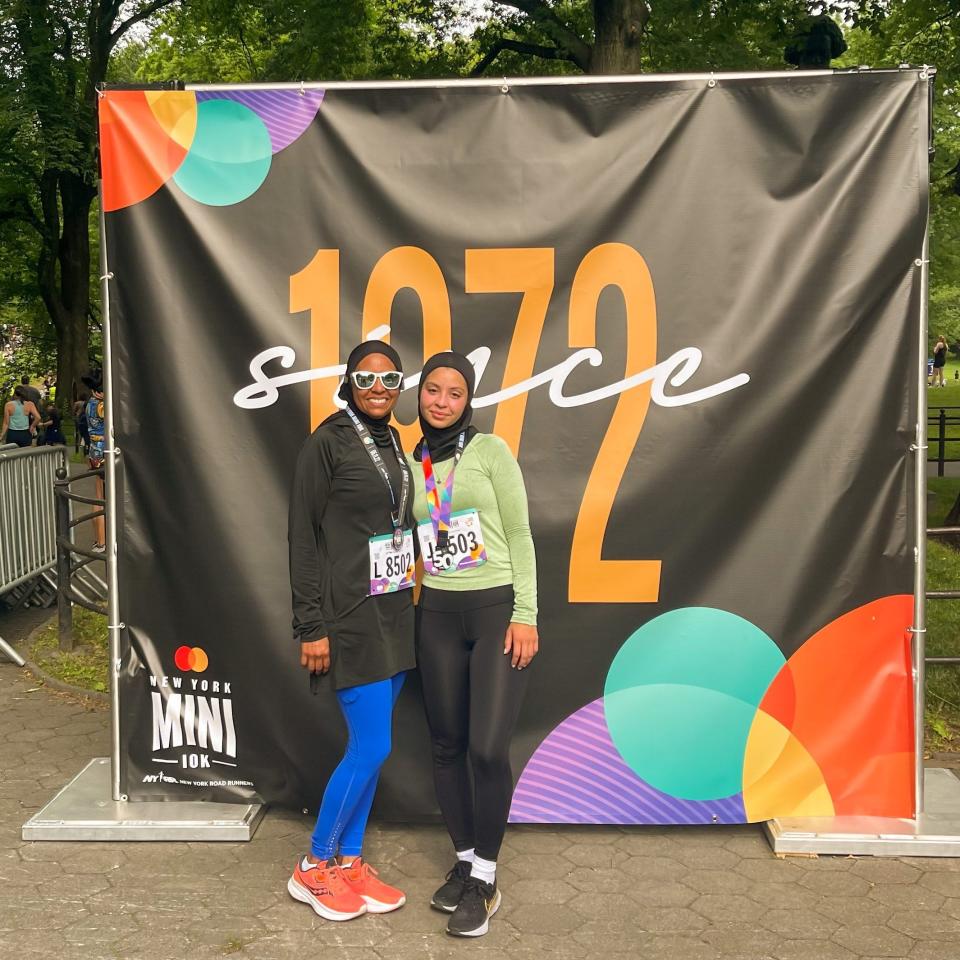 Noor Abukaram and her mom at the Mastercard Mini 10K in June 2022.