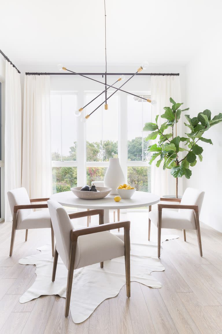 7) A Light-Filled Breakfast Nook