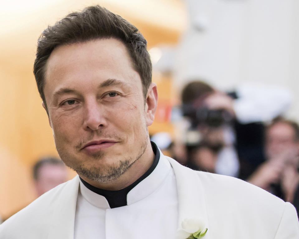 Er will im Jahr 2022 die ersten Menschen zum Mars fliegen: der südafrikanische Milliardär Elon Musk. (Bild: Charles Sykes/Invision/AP, File)