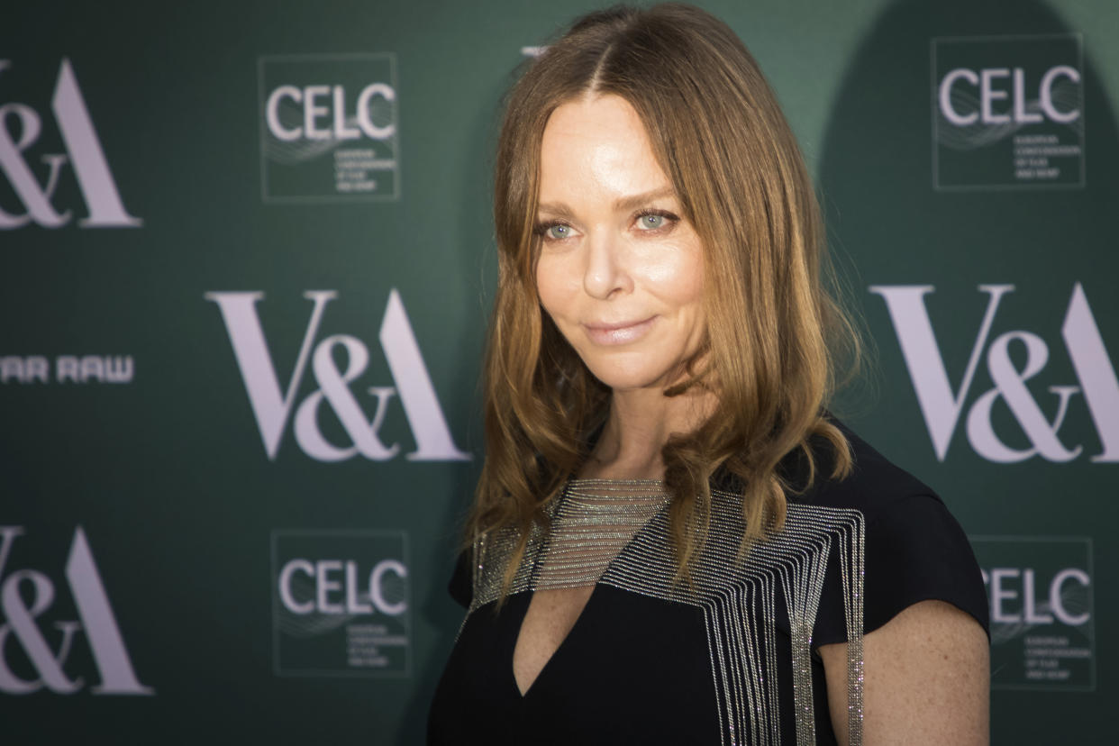 Stella McCartney weiß, wovon sie spricht: Ihre Mutter verlor den Kampf gegen Brustkrebs. (Bild: Vianney Le Caer/Invision/AP Photo)