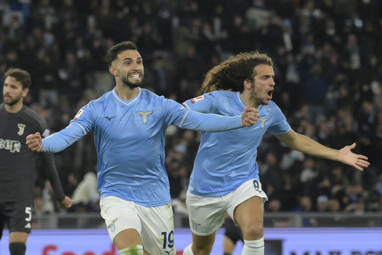 Taty Castellanos celebra tras anotar su segundo gol para Lazio en el duelo ante Juventus en el Olímpico de Roma