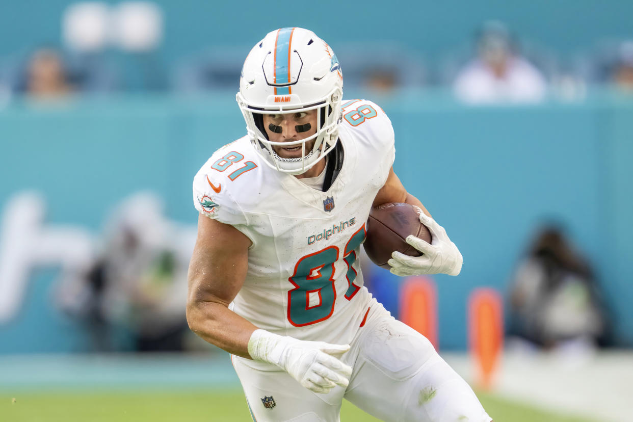 Miami Dolphins tight end Durham Smythe (81) runs with the ball during an NFL football game against the New York Jets, Sunday, Dec 17, 2023, in Miami Gardens, Fla. (AP Photo/Doug Murray)