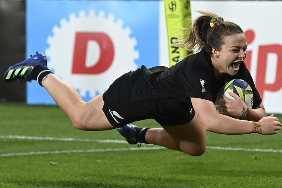 New Zealand's Renee Holmes scores a try against England during the final of the women's rugby World Cup at Eden Park in Auckland, New Zealand, Saturday, Nov.12, 2022. (Andrew Cornaga/Photosport via AP)