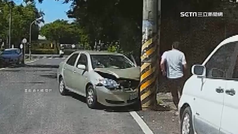 熱心民眾協助脫困，奔跑過去幫忙打開車門。（圖／袁光龍提供）