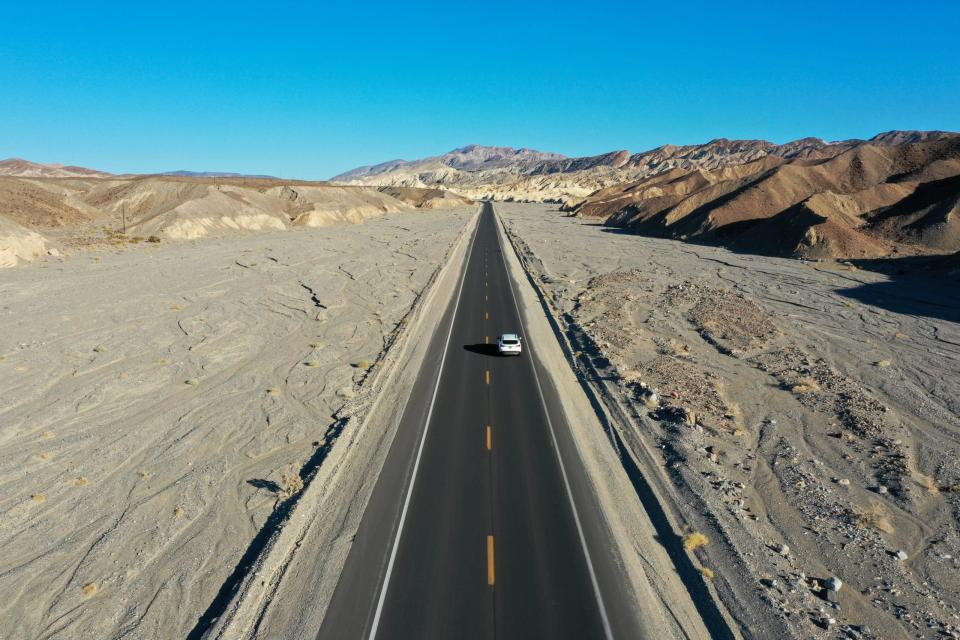 Das Death Valley in den Vereinigten Staaten, in dessen Nähe 1913 die höchste jemals auf der Erde gemessene Temperatur gemessen wurde: 56,7°C. - Copyright: Anadolu Agency / Kontributor / Getty Images