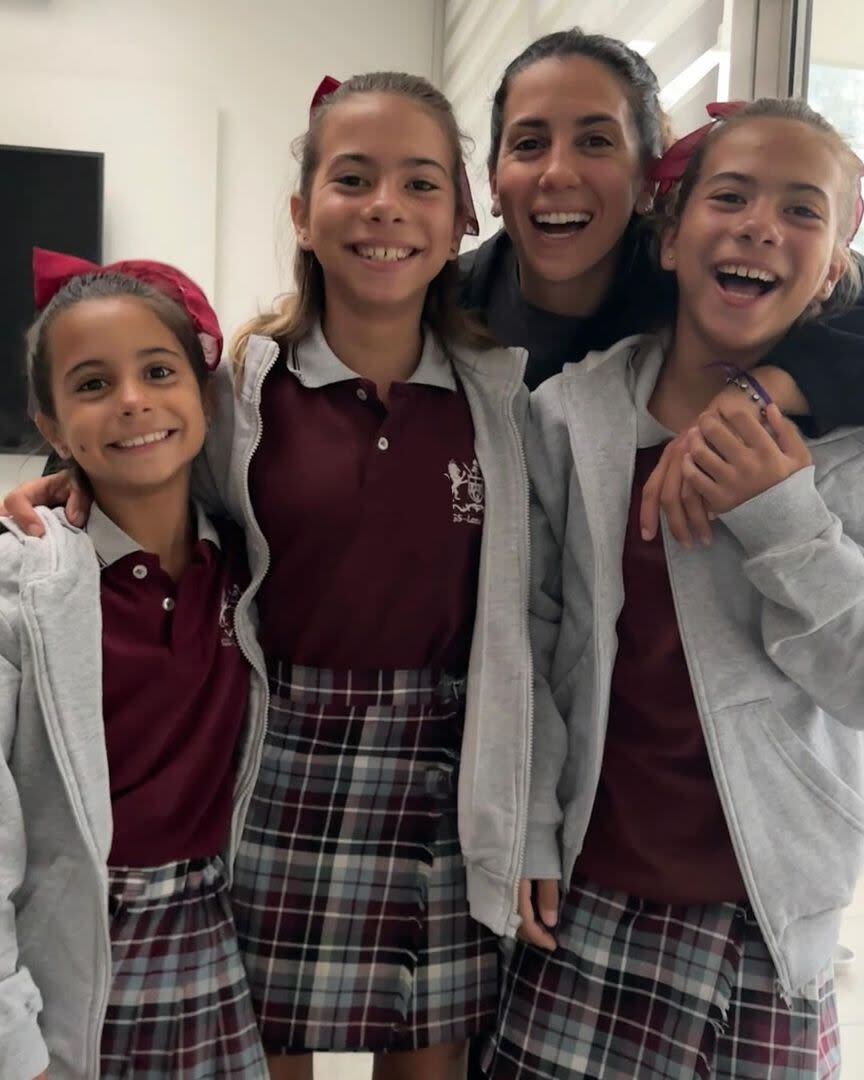 Cinthia Fernández junto a sus tres hijas