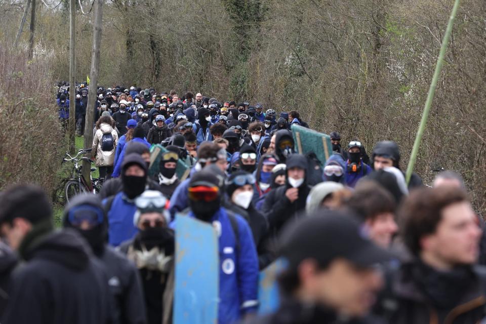 Des manifestants anti-bassines à Sainte-Soline, dans les Deux-Sèvres, le 25 mars 2023 - Thibaud MORITZ / AFP