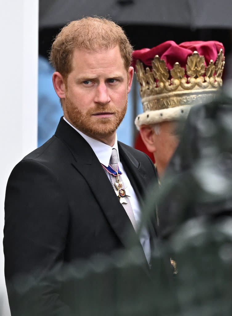 英國哈利王子隻身落寞出席加冕典禮。（路透）