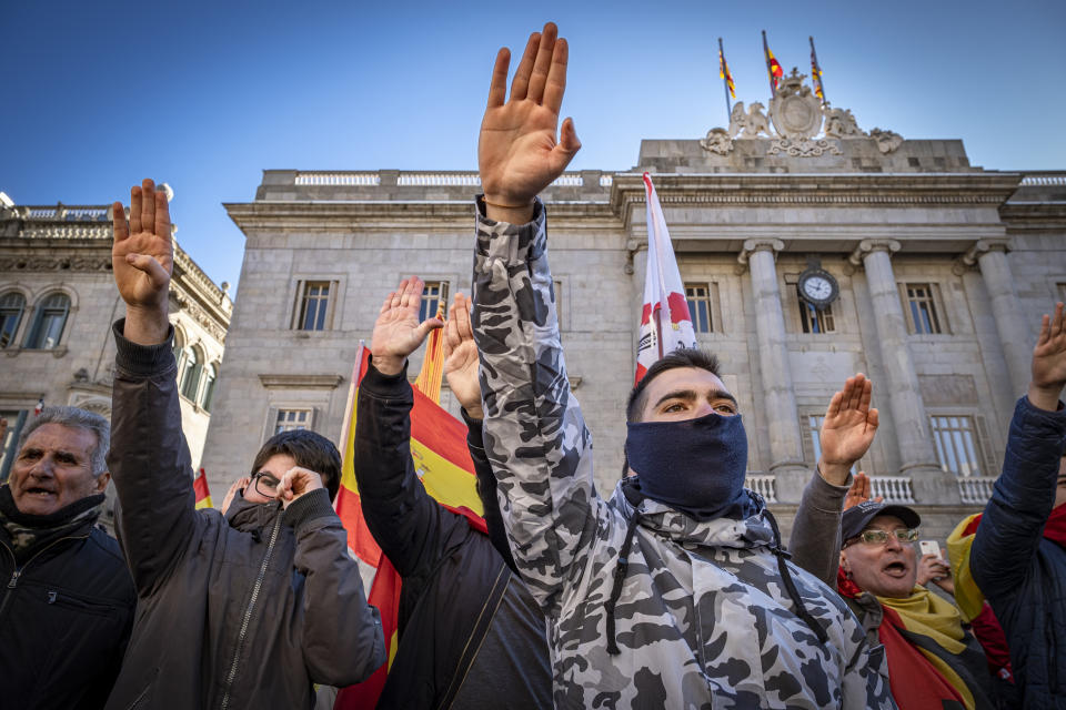 Vox supporters sing the anthem of the Spanish Phalanx while making the fascist salute during a Jan. 12 protest in Barcelona. (Photo: SOPA Images via Getty Images)