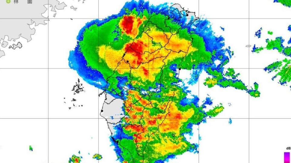 海峽北部楔型雲，新竹、苗栗、台中注意強降雨。（圖／翻攝自台灣颱風論壇｜天氣特急臉書）