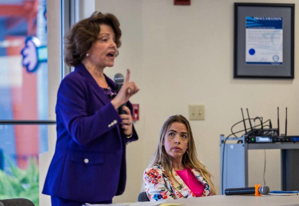 La comisionada de Miami-Dade Raquel Regalado observa mientras la retadora Cindy Lerner habla en un debate el 27 de junio de 2024.