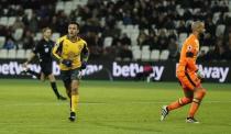 Britain Football Soccer - West Ham United v Arsenal - Premier League - London Stadium - 3/12/16 Arsenal's Alexis Sanchez celebrates scoring their fifth goal to complete his hat trick Action Images via Reuters / John Sibley Livepic