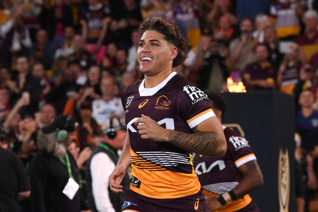 Reece Walsh runs during a Brisbane Broncos NRL training session at