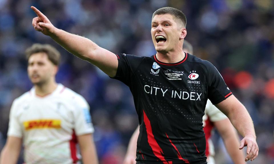 <span>Owen Farrell of Saracens gives his team instructions during the Premiership win over Harlequins.</span><span>Photograph: David Rogers/Getty Images</span>
