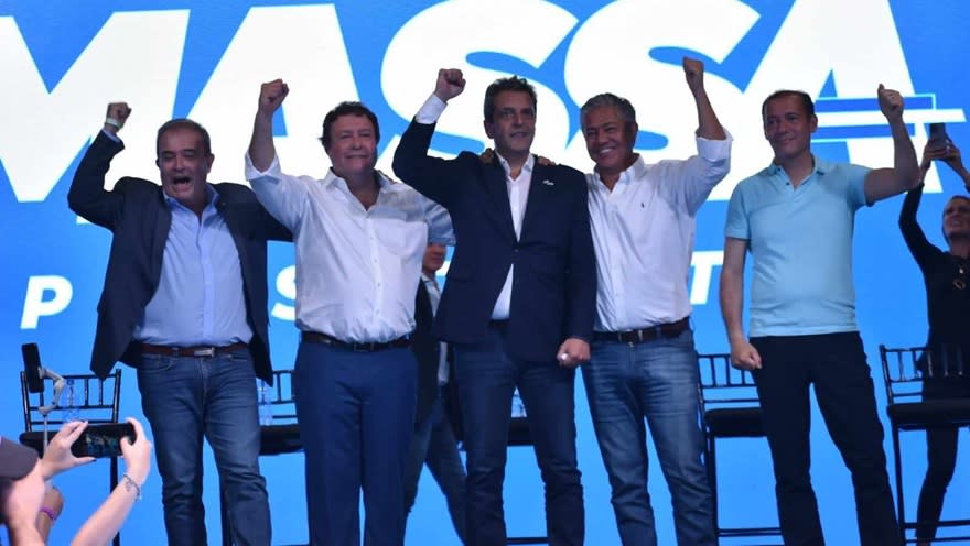 El candidato Sergio Massa busca el voto de los indefinidos