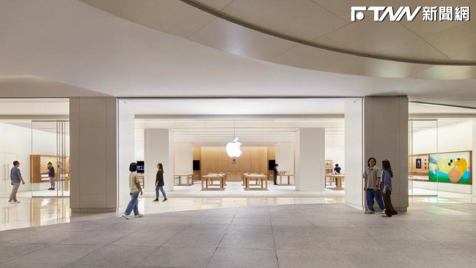 美國蘋果預計將在台灣時間9月13日凌晨一點，舉行秋季新品發表會，iPhone15將上市引發討論。（圖／APPLE官網）