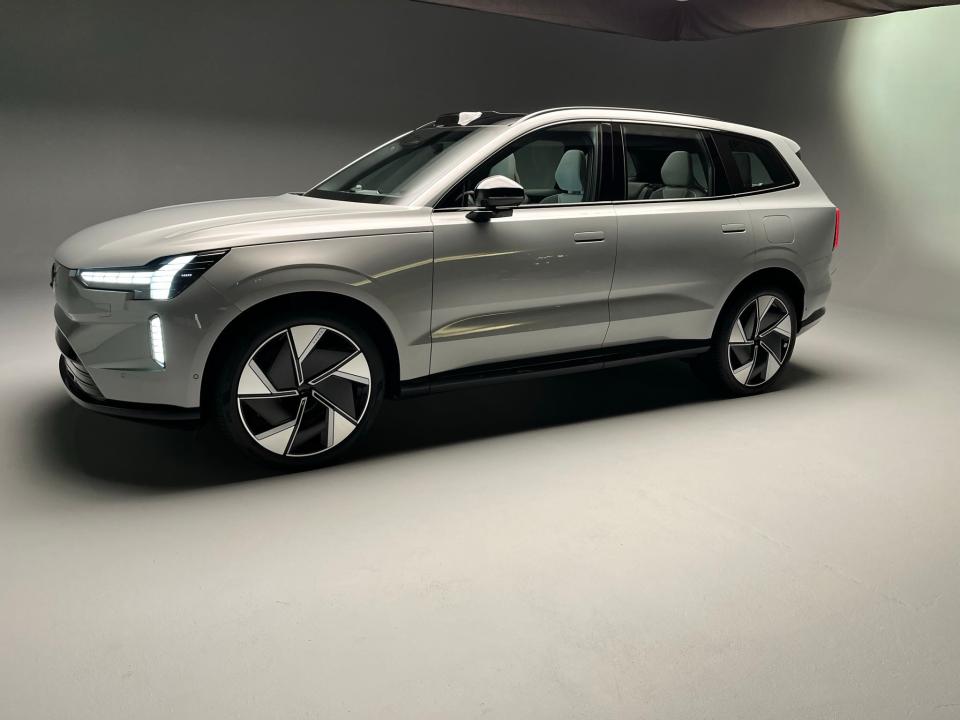 2024 Volvo EX90 electric SUV