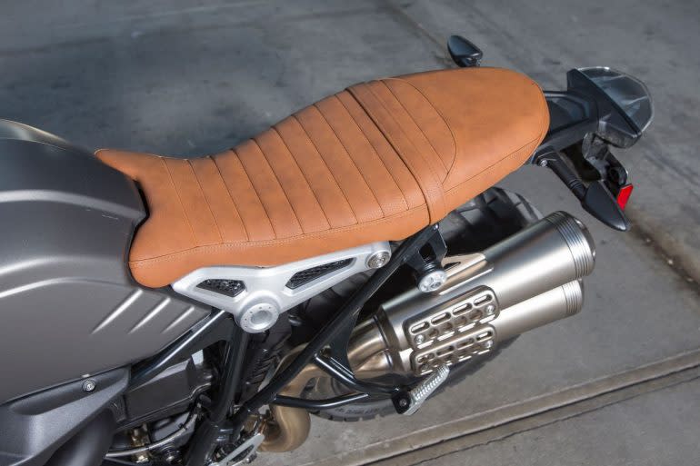 bmw-rninet-scrambler-seat