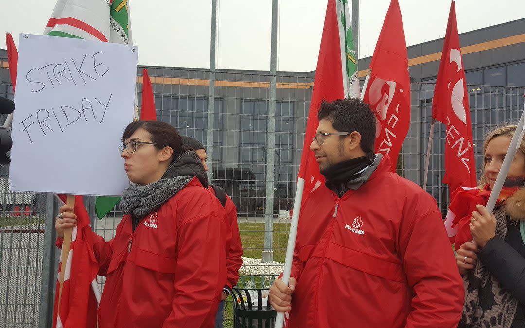 Amazon workers at the Piacenza site in Italy protesting - GCIL