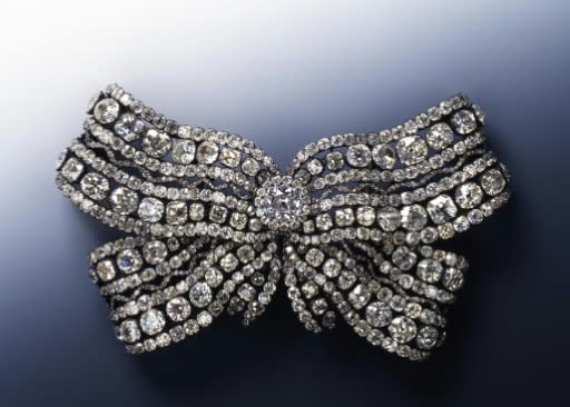 The stolen pieces include a diamond bow with 662 stones