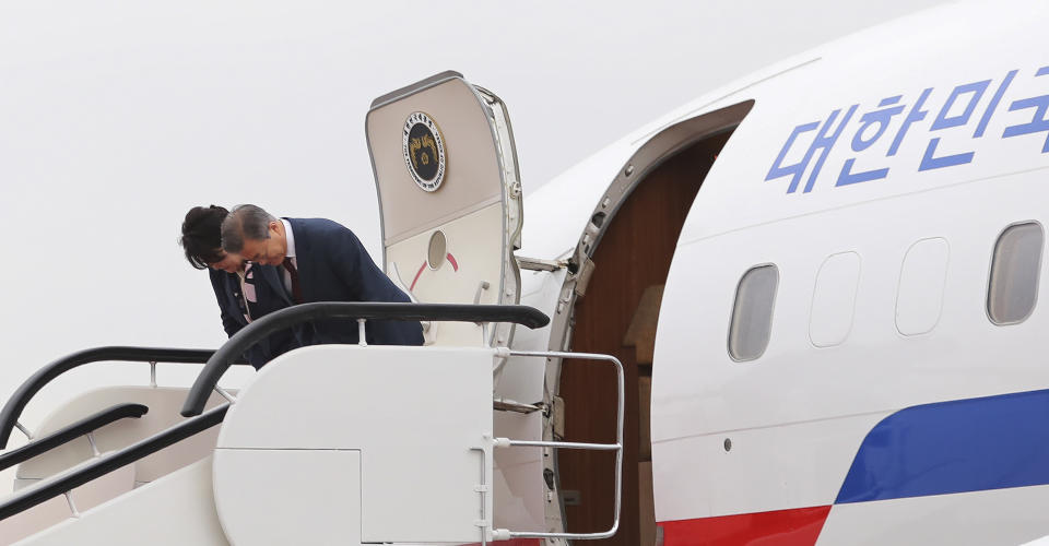 South Korean President Moon Jae-in, right, and first lady Kim Jung-sook bow as they leave for Seoul at the Samjiyon airport in North Korea, Thursday, Sept. 20, 2018. (Pyongyang Press Corps Pool via AP)