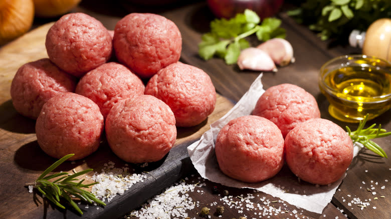 raw meat balls 