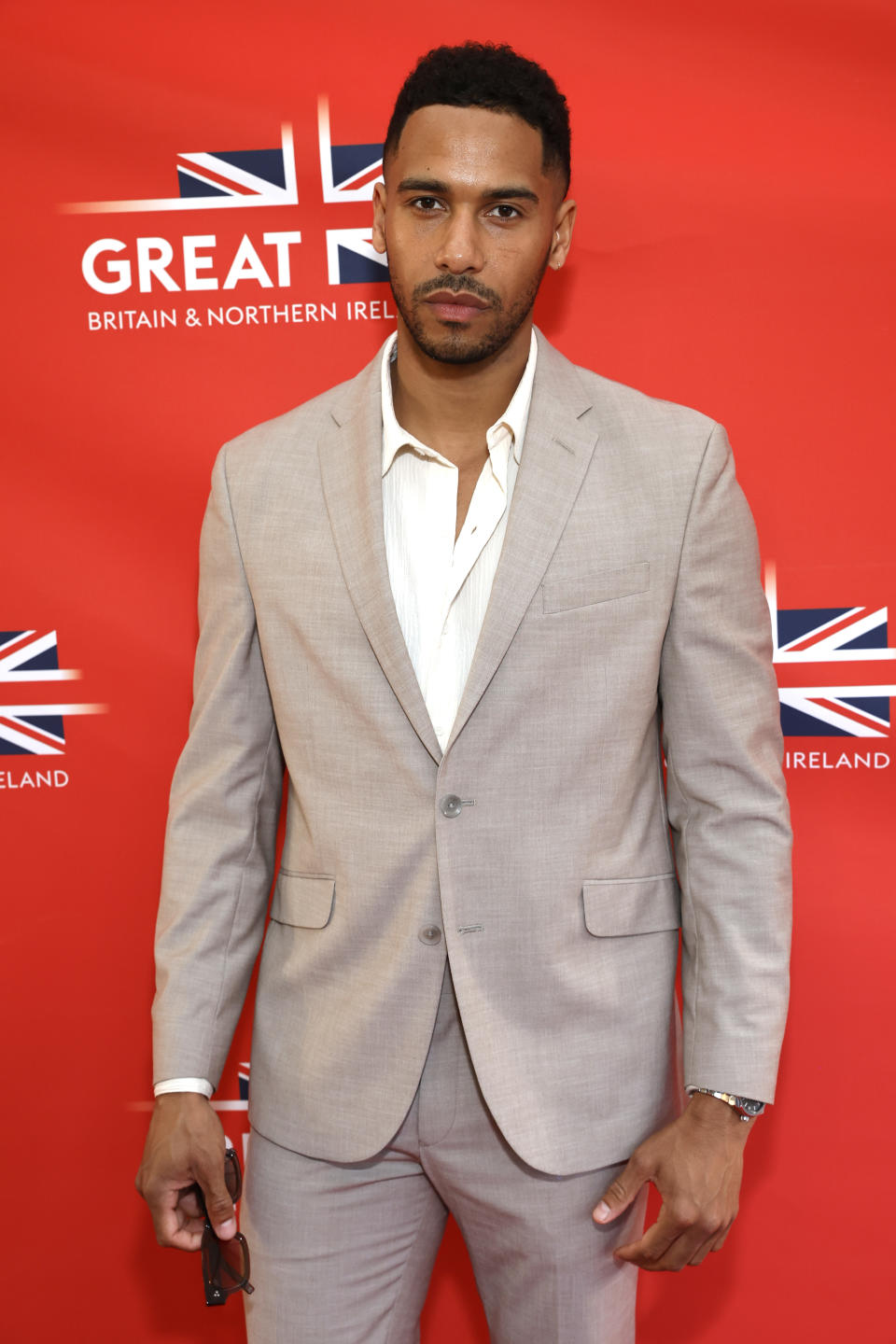 Elliot Knight