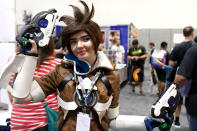 <p>Sofia Weeks dressed as Tracer from the video game <em>Overwatch</em> at Comic-Con International on July 19, 2018, in San Diego. (Photo: Angela Kim/Yahoo Entertainment) </p>